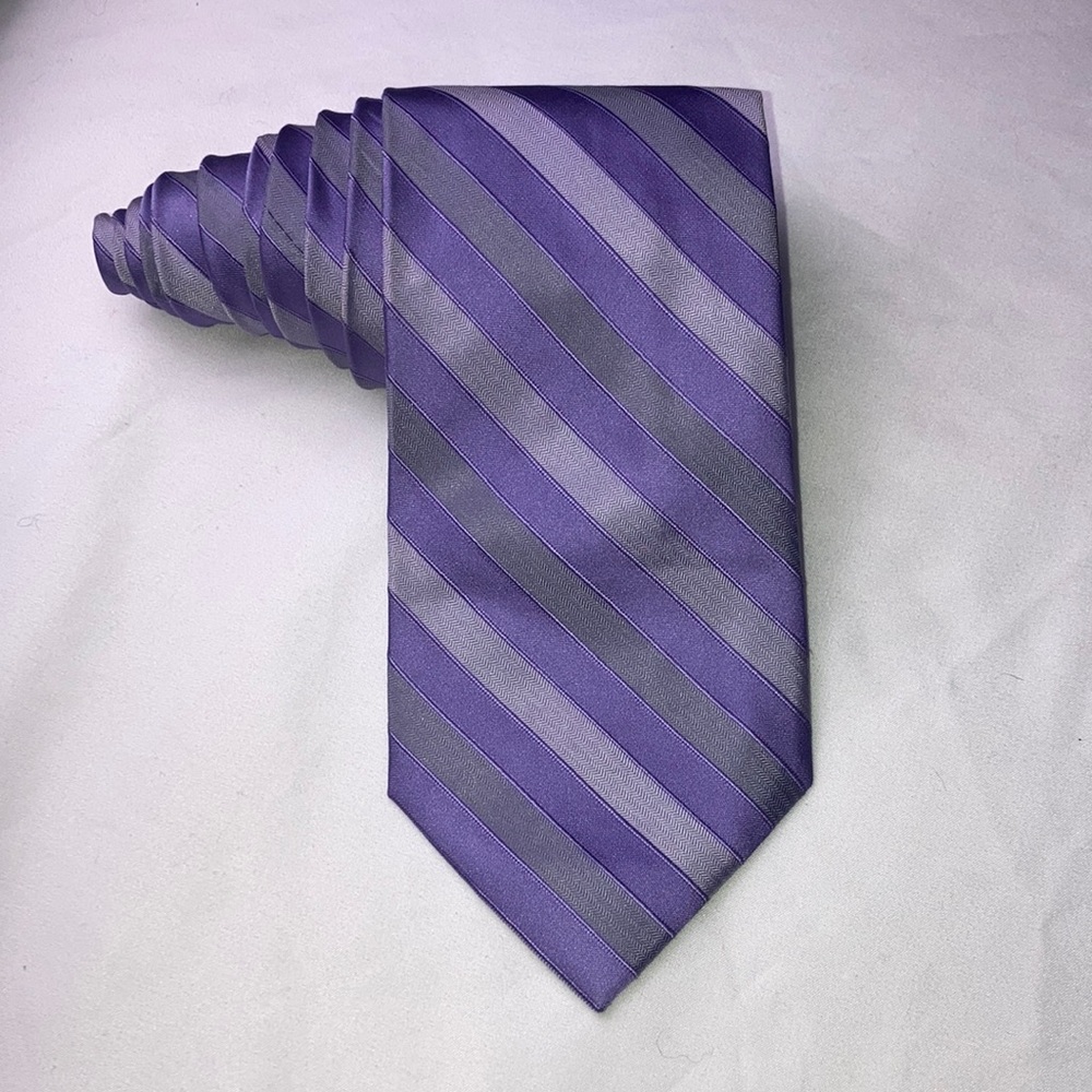 Calvin Klein men’s 100% silk tie
